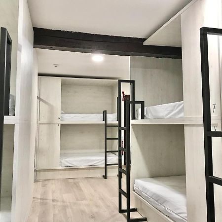 Quartier Leon Hostel Jabalquinto Bagian luar foto