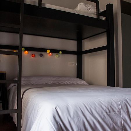 Quartier Leon Hostel Jabalquinto Bagian luar foto