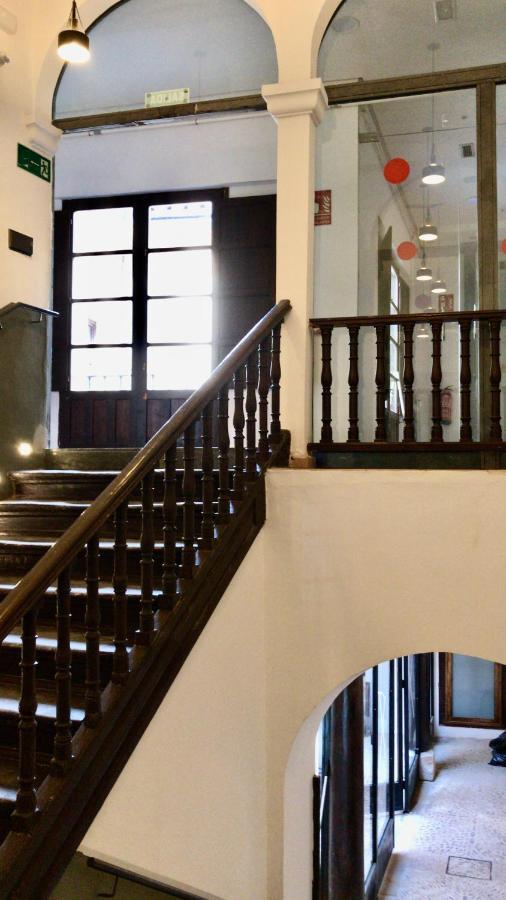 Quartier Leon Hostel Jabalquinto Bagian luar foto