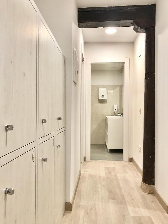 Quartier Leon Hostel Jabalquinto Bagian luar foto