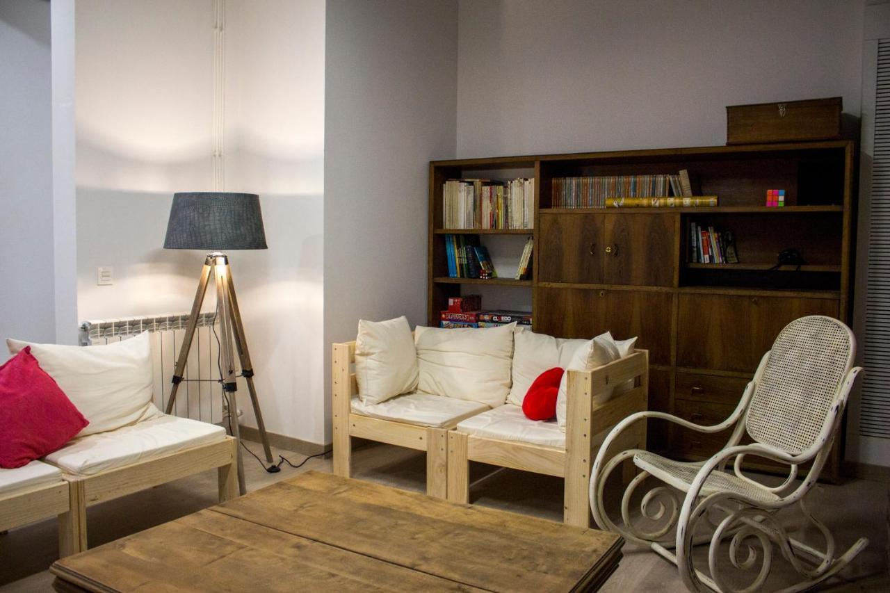 Quartier Leon Hostel Jabalquinto Bagian luar foto