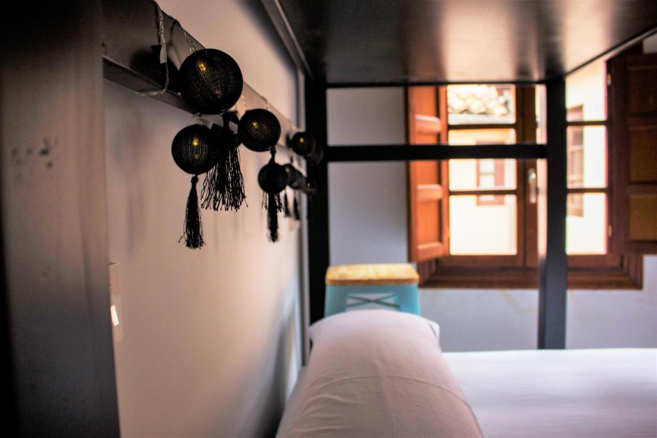 Quartier Leon Hostel Jabalquinto Bagian luar foto