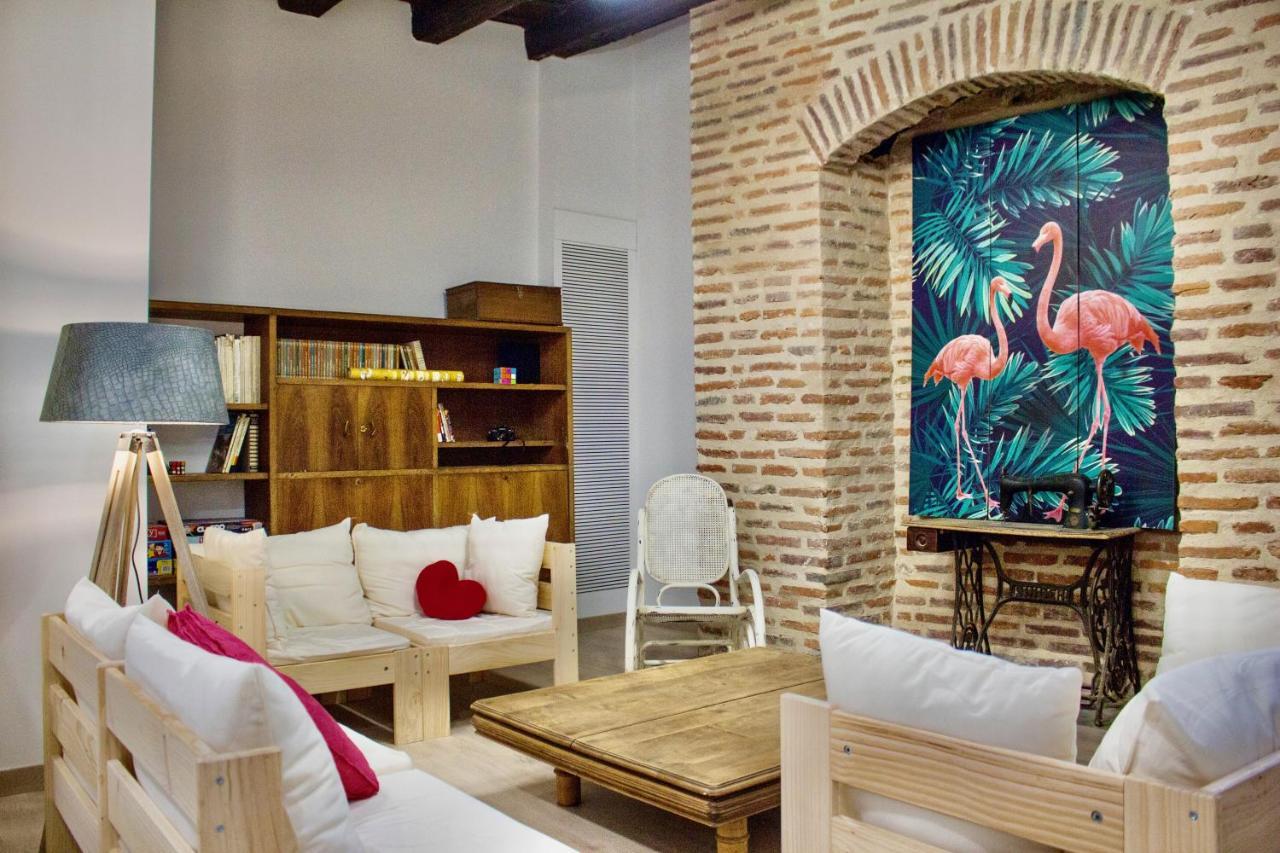 Quartier Leon Hostel Jabalquinto Bagian luar foto