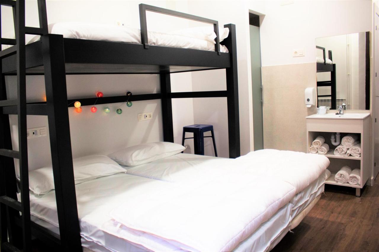 Quartier Leon Hostel Jabalquinto Bagian luar foto