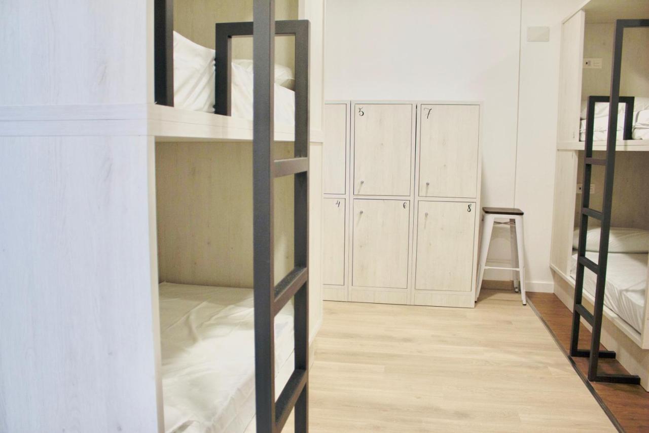 Quartier Leon Hostel Jabalquinto Bagian luar foto