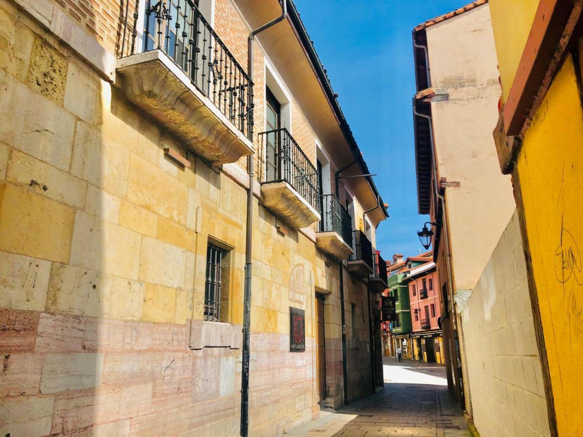 Quartier Leon Hostel Jabalquinto Bagian luar foto