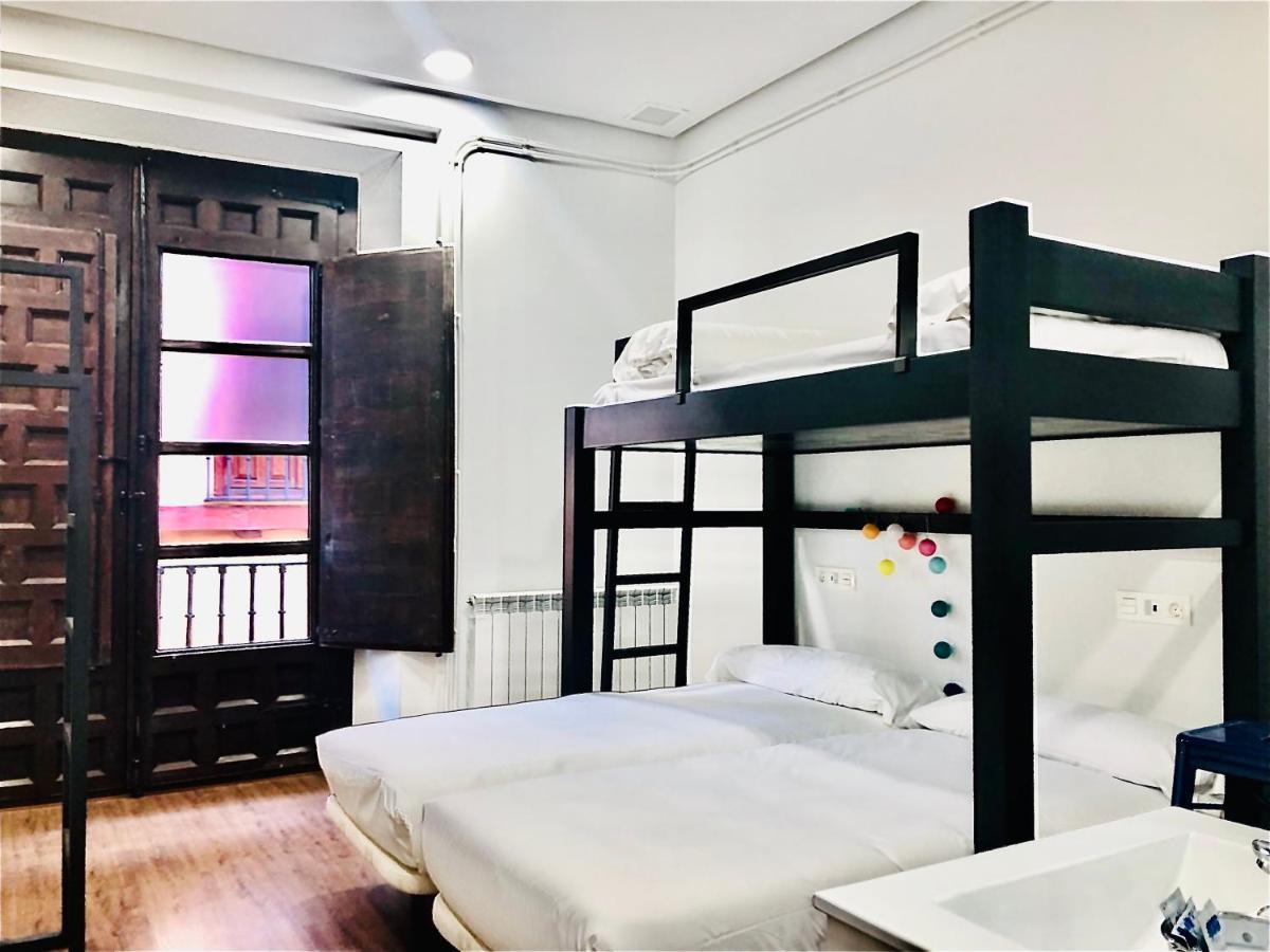 Quartier Leon Hostel Jabalquinto Bagian luar foto